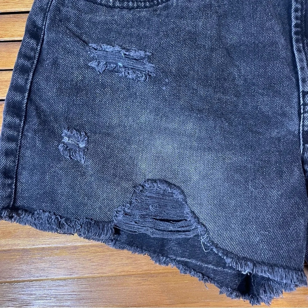 Refuge Festival Women’s Black Denim Ripped Jean Shorts Sz 5 - Picture 3 of 6